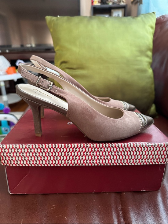 Dress Barn Shoes - Dress Barn Blush Slingback Heels with Metallic Toe